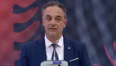 Министерот за здравство, Азир Алиу, вчера учествуваше на основањето на Пан-албанскиот колеџ на хирурзи (ПAKX), кое се одржа во Тирана, соседна Албанија.