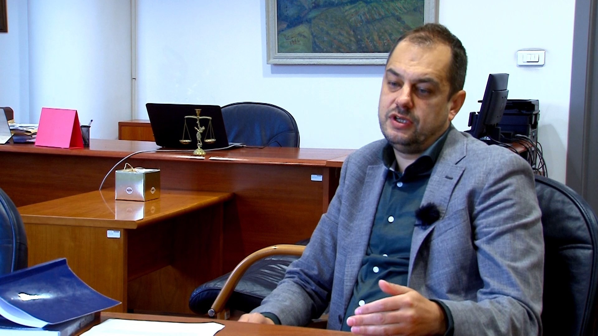 БУБЕВСКИ СО РЕАКЦИЈА НА ИЗЈАВИТЕ НА КАДРИУ: „ Јас никогаш во мојот живот не сум имал четири мобилни телефони“