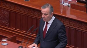 Ги излажавте транспортерите обвини Тренчевска, вршиме притисок на Бирсел објаснува Димитровски