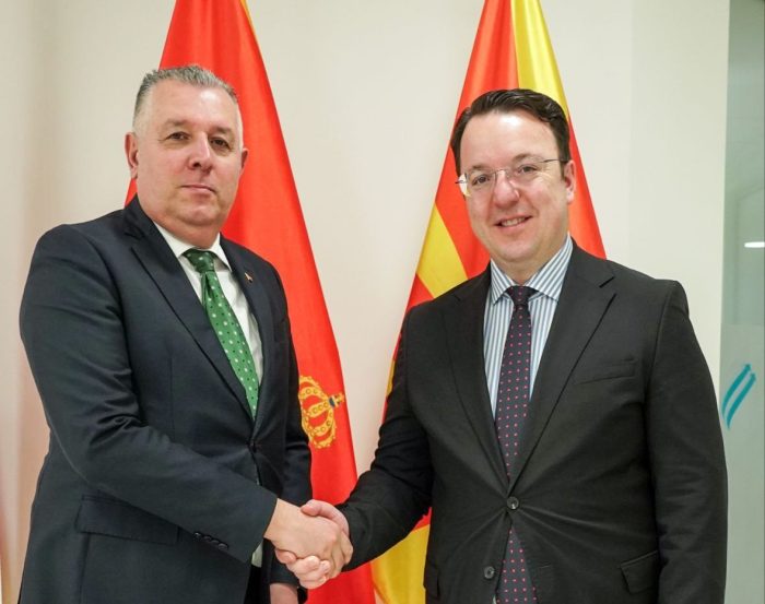 НИКОЛОСКИ-МИЉАНИЌ: Потребно е воспоставување на авиолинија меѓу Македонија и Црна Гора