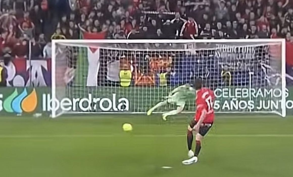 Навивачите фрлаа со предмети по Куртоа, па добија ќотек од полицијата! (ВИДЕО)