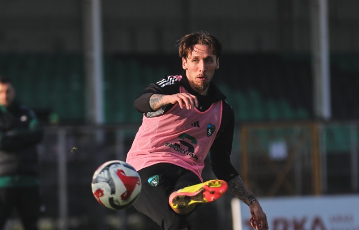 Чурлинов влезе од клупа за резерви и запиша две асистенции (ВИДЕО)