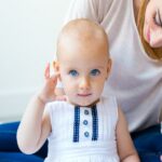 Како да препознаете дека бебето не слуша добро?