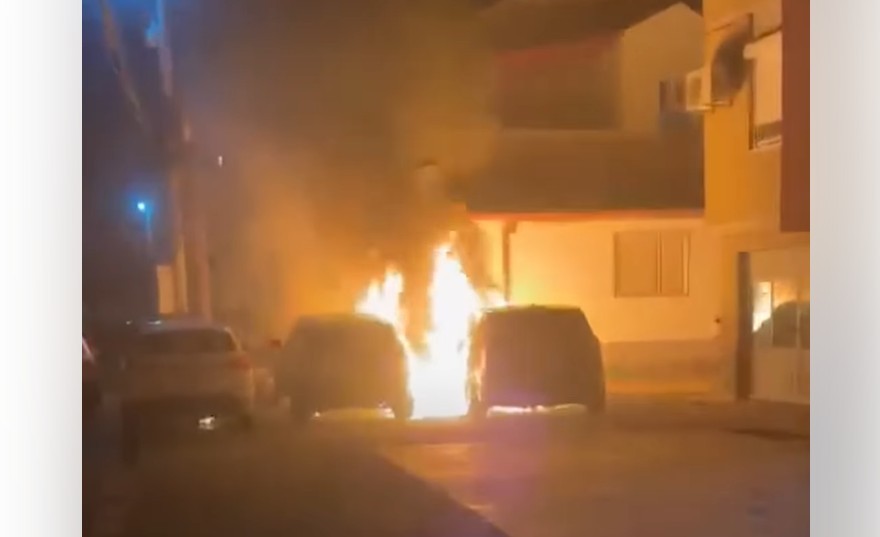 ПОЖАР ВО СТРУМИЦА – изгоре патничко возило „ленд ровер“, неофицијално му припаѓал на поранешен инспектор