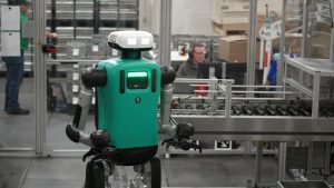 Тојота пушти хуманоидни роботи да работат во фабриката во Канада