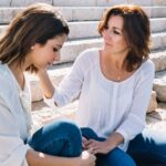 Зошто возрасните деца емоционално се оддалечуваат од своите родители?