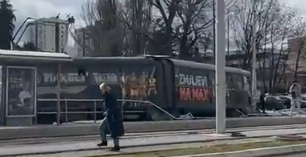 Уапсен возачот на трамвајот што вчера излета од шините во Сараево и усмрти едно лице