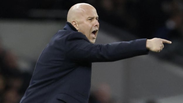 Слот бесен на судиите по поразот од Сити: „Повторно судеа против нас!“