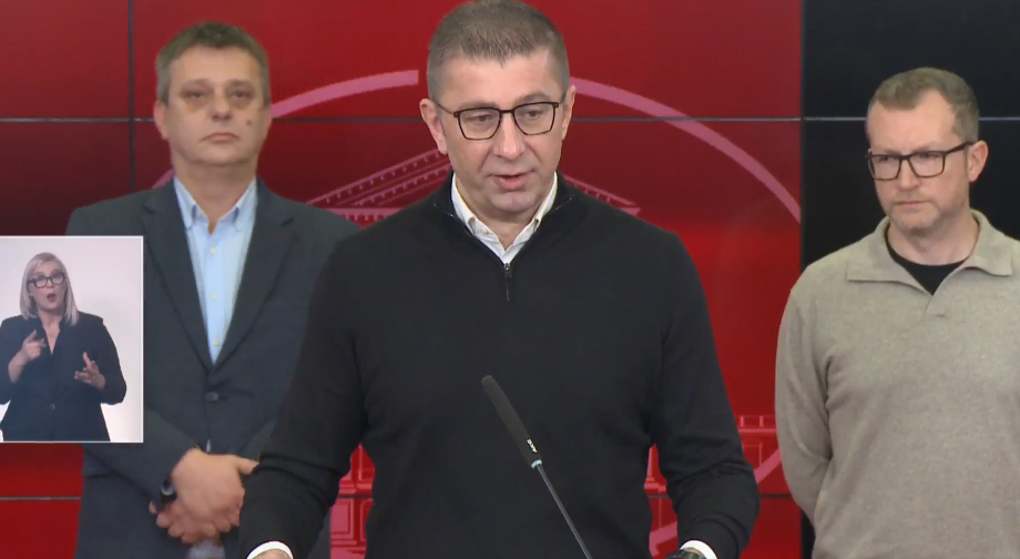 Мицкоски: Историски договор со синдикатите УПОЗ и САДУ – 11.000 вработени ќе добијат повисоки плати