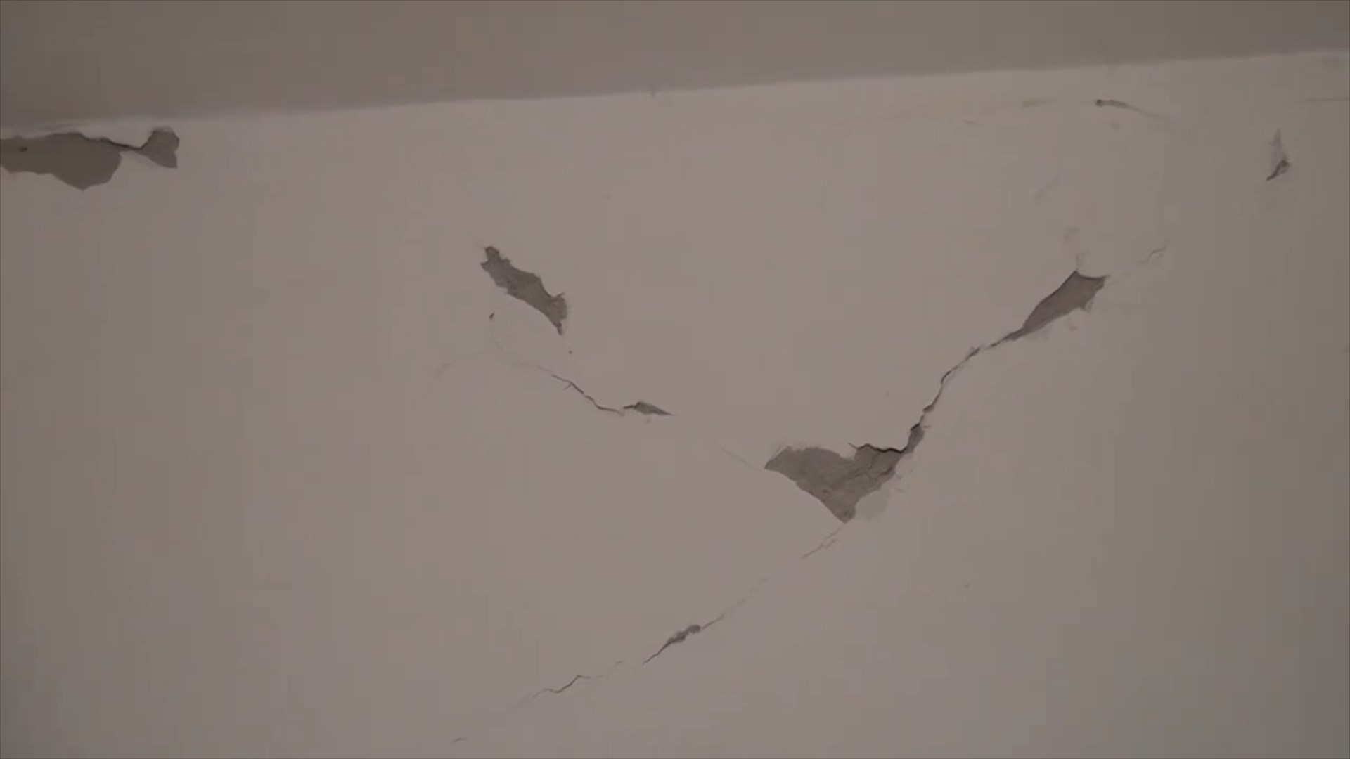 Апсурдна исплата за земјотресот во Битола – проценителите „поскапи“ од штетата