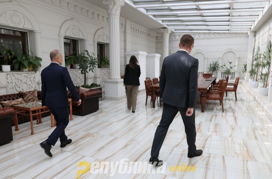 Мицкоски му порача на Филипче дека ВМРО-ДПМНЕ ќе ја формира и следната влада