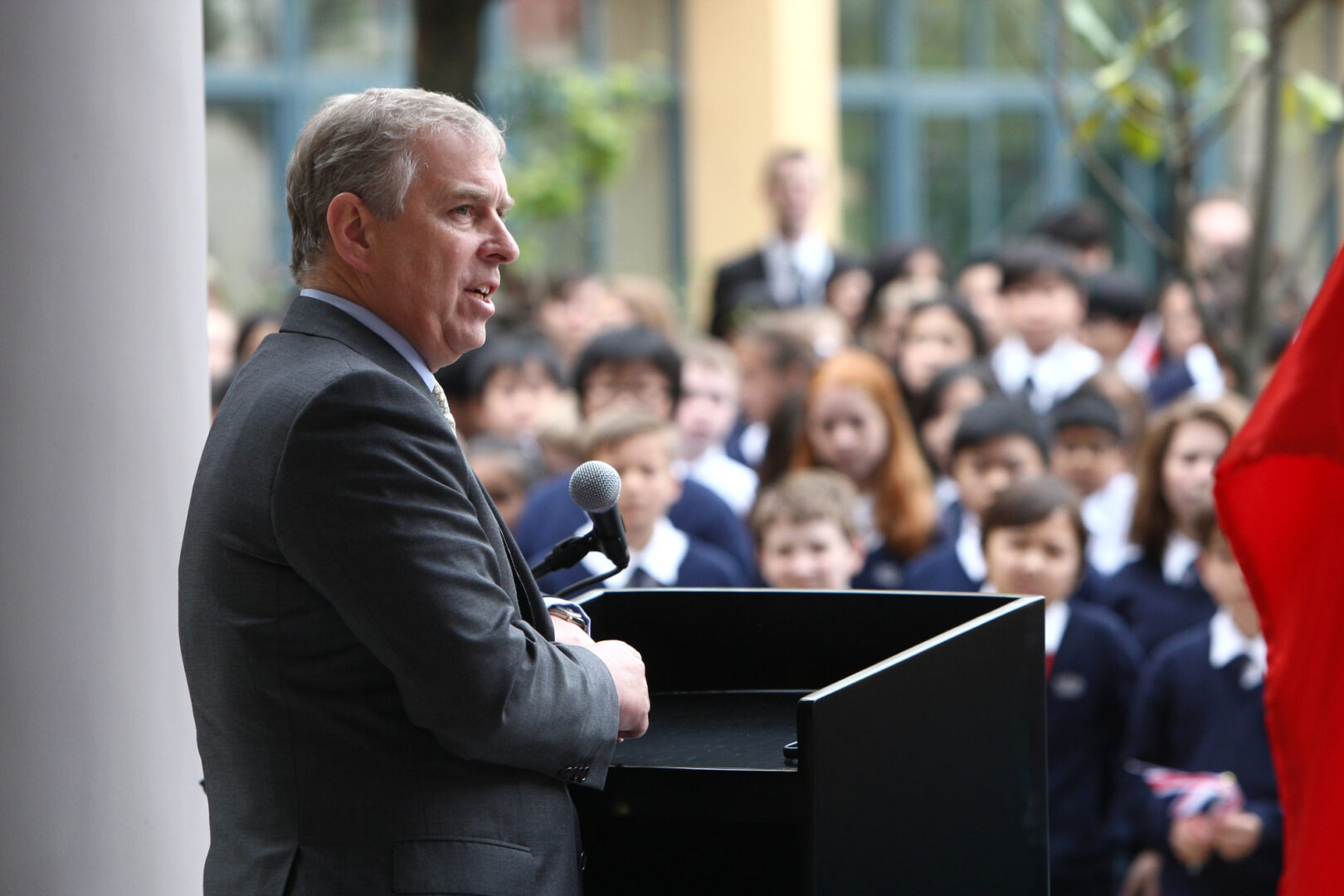 Мејлови за принцот Ендрју и Вирџинија Џуфре излегоа во јавноста