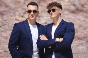 „Здраве Мјузик” со балкански печат: Бојан и Дарко Здравески рамо до рамо со најголемите ѕвезди