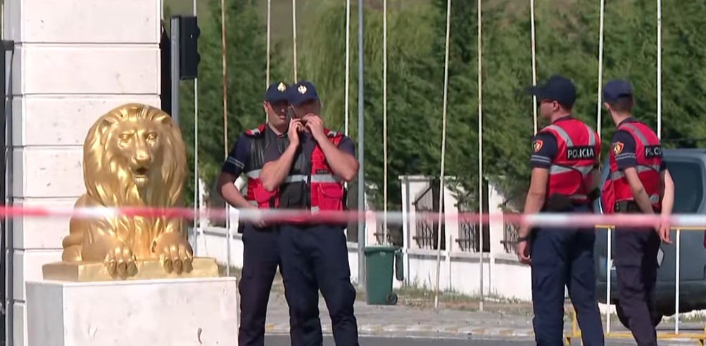 Албанската полиција приведе македонски државјанин за шверц на мигранти кон Италија