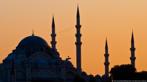 Турција воведе Директива за Рамазан во училиштата и предизвика реакции