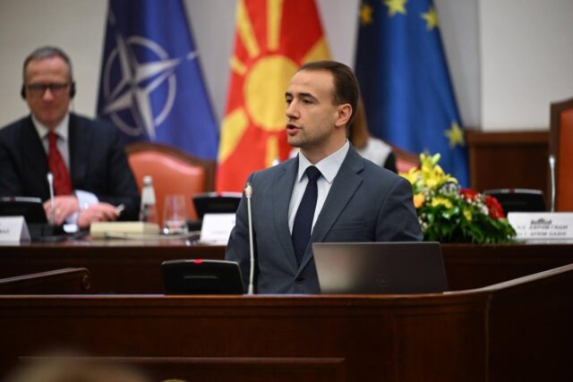 Стојаноски: Предложивме законски измени со кои функционерските плати ќе се намалат до 13 илјади денари