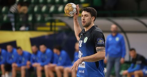 Алушовски дебитира со победа, шампионот слави во „братското“ дерби!