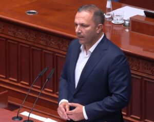 Спасовски реагира оти министрите ги нема на седница: Не може да поставуваме пратенички прашања во ветер