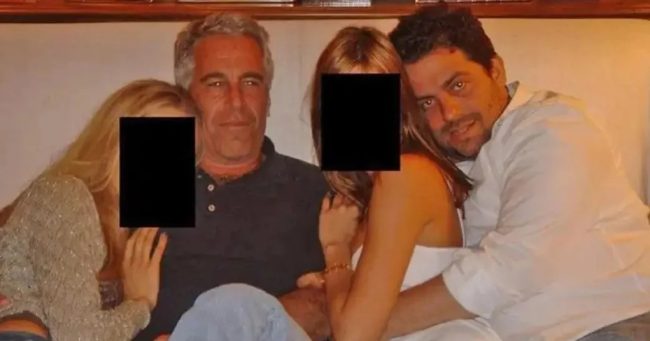 РЕЖИСЕРОТ НА ДОКУМЕНТАРЕЦОТ ЗА МЕЛАНИЈА ТРАМП ФОТОГРАФИРАН СО ЏЕФРИ ЕПСТИН И ДВЕ ДЕВОЈКИ