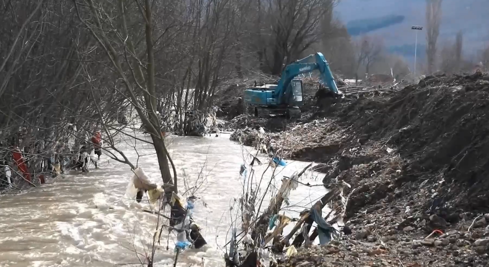 Се санираат штетите во Кичево, 250 лица и натаму се евакуирани