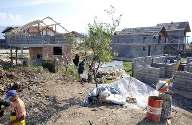 УШТЕ ПЕТ ГОДИНИ ТОЛЕРАНЦИЈА: Собранието го пролонгира озаконувањето на дивоградбите