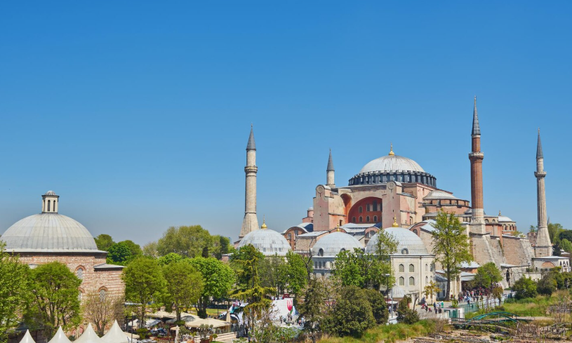 СЕ ЗГОЛЕМУВА БРОЈОТ НА ЖИТЕЛИ ВО ТУРЦИЈА: Колку луѓе живеат во Истанбул?