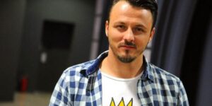 По ноќта помината во полиција, Кајмакоски е дома и во добра состојба, велат од ПР-тимот на пејачот