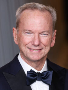 (Фото) Љубовна афера го тресе светот: тој е поранешен шеф на Гугл на 70 години, а таа е 27-годишна манекенка