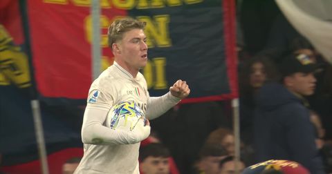 ВИДЕО: Елмас одигра цел меч, Наполи со десетмина тешко ја освои Џенова!