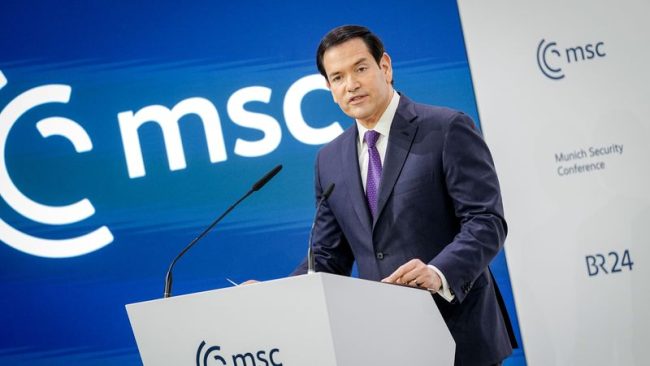 САД И ЕВРОПА СЕ ПОВРЗАНИ, НО ПАРТНЕРСТВОТО МОРА ДА СЕ ПРИЛАГОДИ, РЕЧЕ РУБИО ВО МИНХЕН