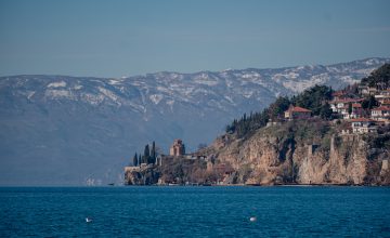 Променливо облачно со сончеви периоди
