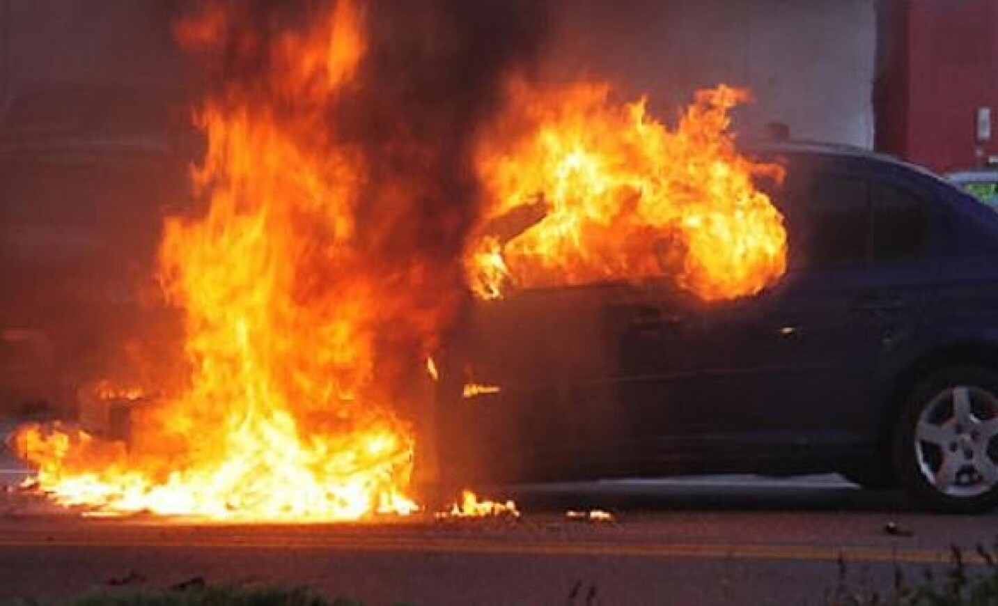 Запалено возило во Аеродром