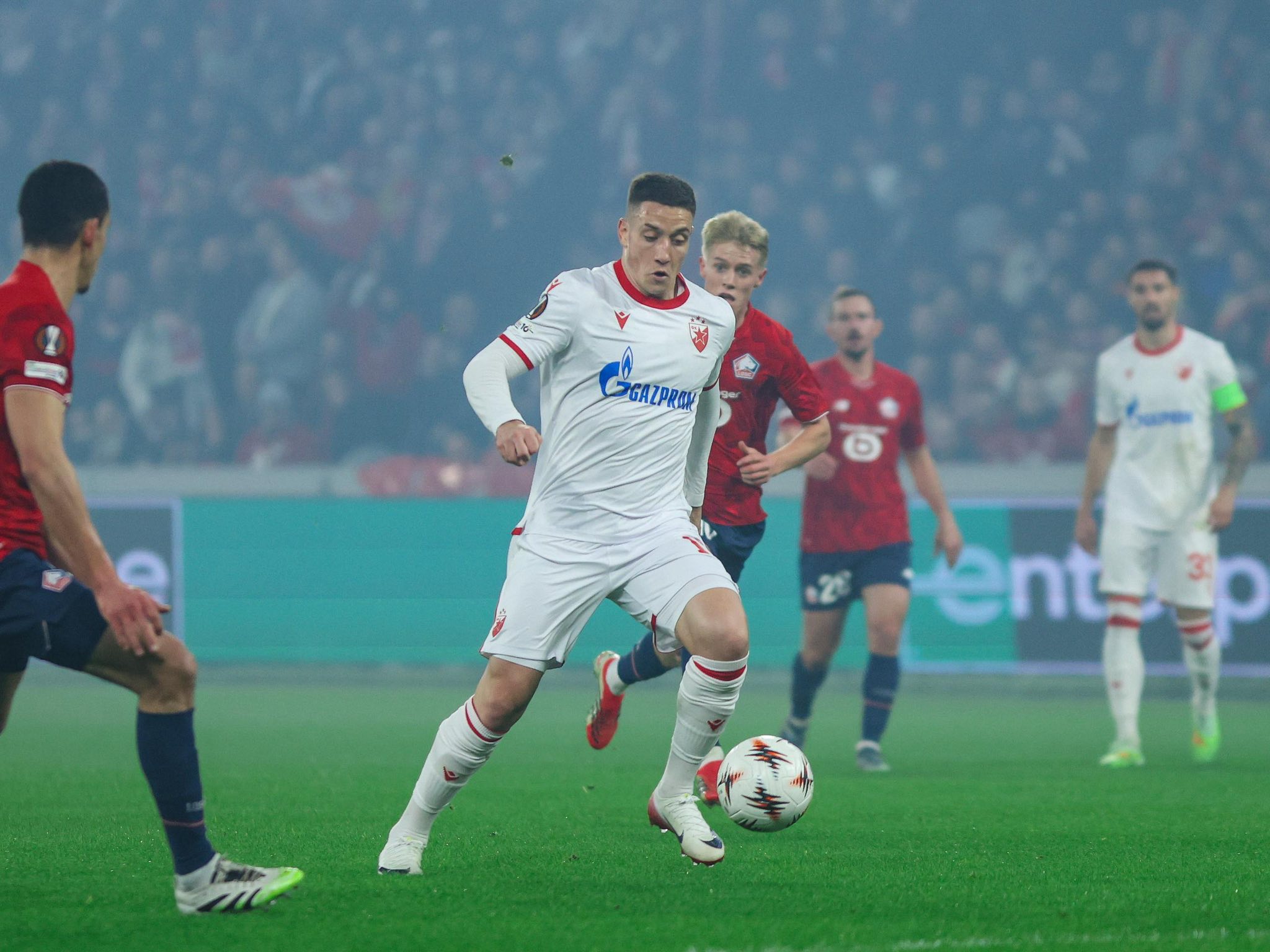 Блесок на Црвена ѕвезда за победа на гости кај Лил, Штутгарт го прегази Селтик (Видео)