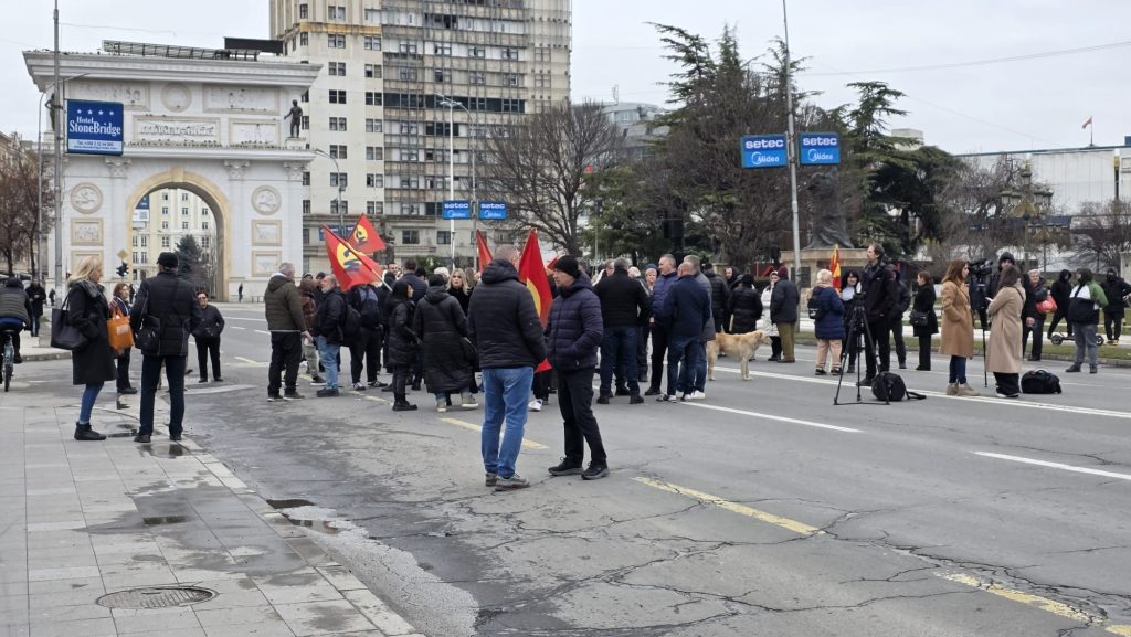 Фото/Видео: Голем дел од пратениците стигнале на работа пред почетокот на блокадите, вели Трендафилов