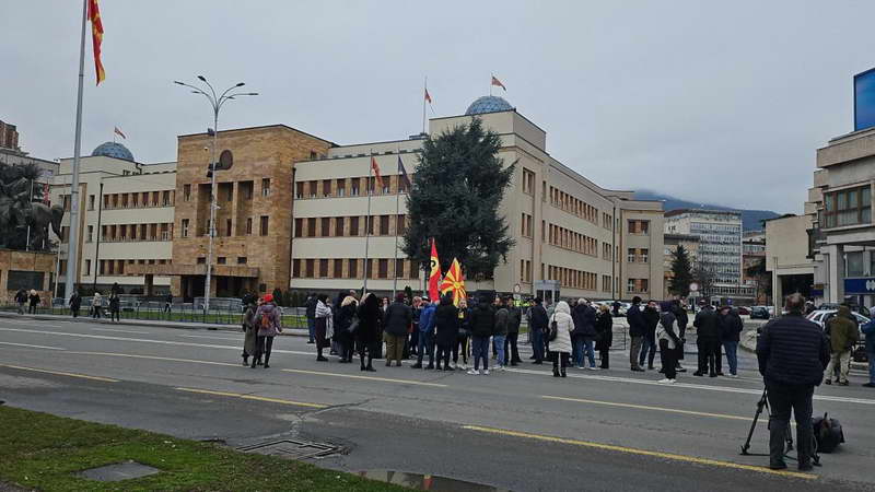 Трендафилов: Пратениците дошле порано на работа за да не се соочат со работниците