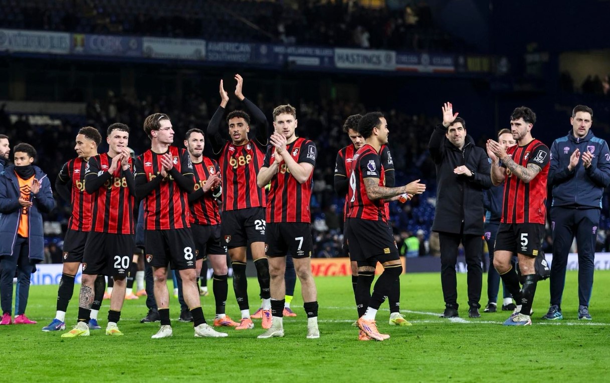 Еден од најмалите клубови во Премиер лигата мета на критики – користеле авион за пат од 160 километри!