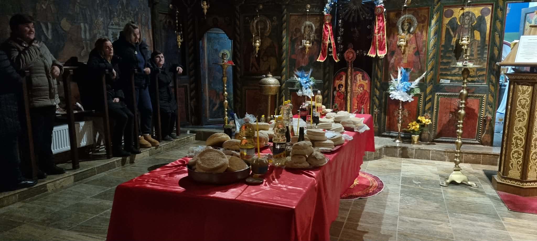 (ФОТО) Отслужен првиот акатист кон Пресвета Богородица во црквата Св. Никола во с. Враништа