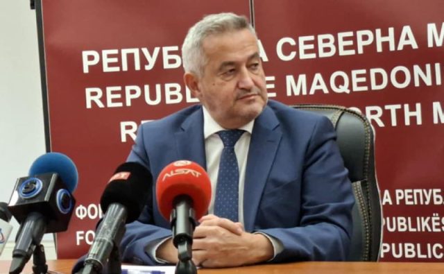 Клековски за функционерските плати: Со барањето за намалување за 80%, министрите би земале околу 23.000 денари