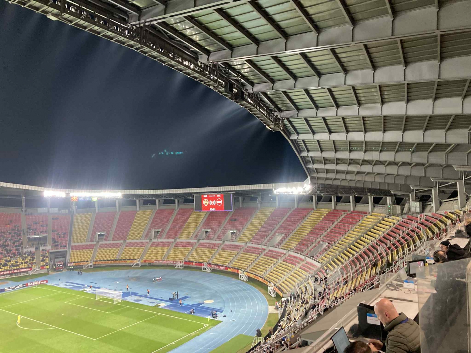 Нови 20.000 столчиња за македонските стадиони!
