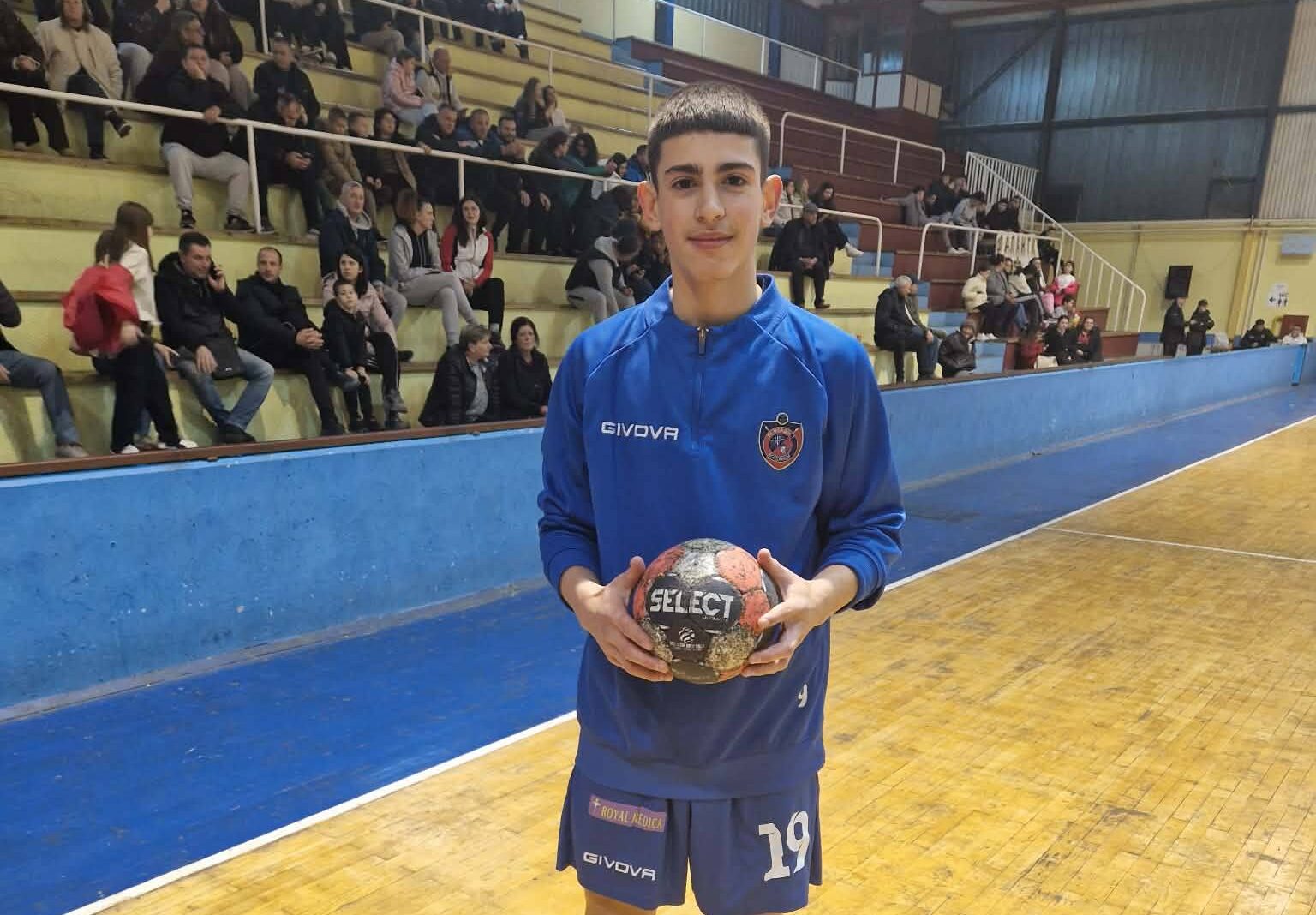 Бисер од Богданци: Стојан Иванџиков дебитираше на сениорска сцена на 14 години!