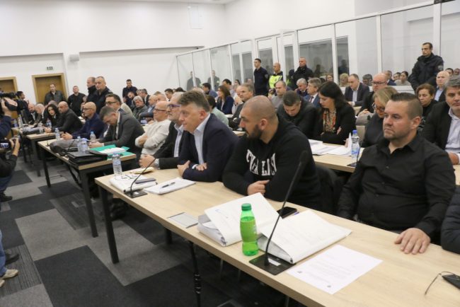 ЕДНО НАШЕ ПОЈАВУВАЊЕ Е 28.000 ДЕНАРИ ШТО ЌЕ ГИ ПЛАТАТ ЗА ЖАЛ ГРАЃАНИТЕ, АКО ОБВИНИТЕЛСТВОТО НЕ СИ ГО КОРИГИРА ОБВИНЕНИЕТО, АПЕЛИРАШЕ АДВОКАТОТ ШИЛЕГОВ НА СУДЕЊЕТО ЗА „ПУЛС”