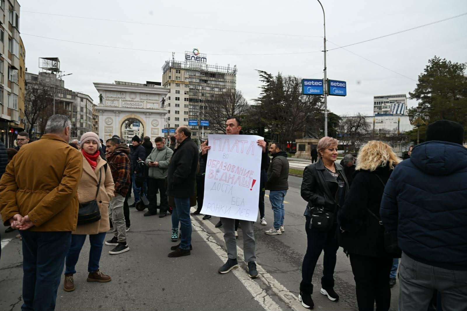 ФАКТОР НА ДЕНОТ: ССМ го блокираше Собранието