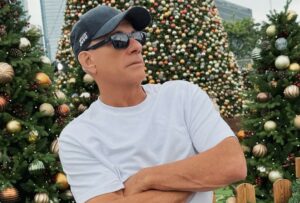 Лудило без граници: Ван Дам се враќа во рингот по 44 години