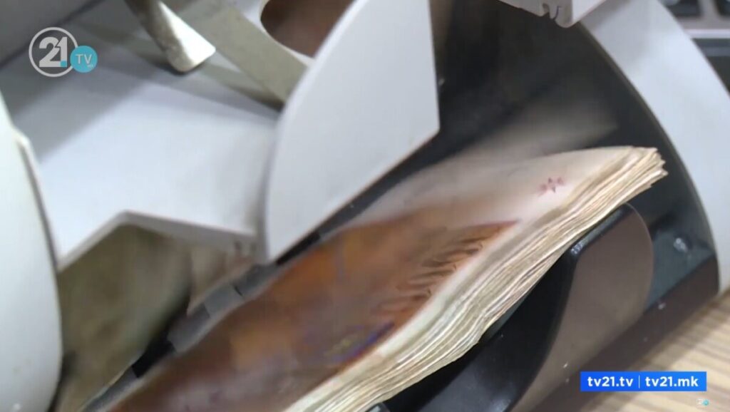 Повисока плата – синдикатите се договорија со Владата, за минималецот нема пари, а ќе се намалат функционерските коефициенти