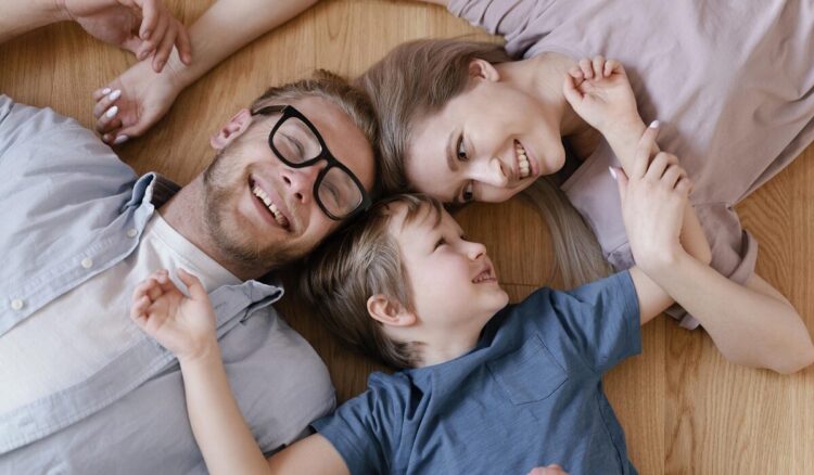 Четири едноставни начини како родителите можат да им покажат љубов на децата