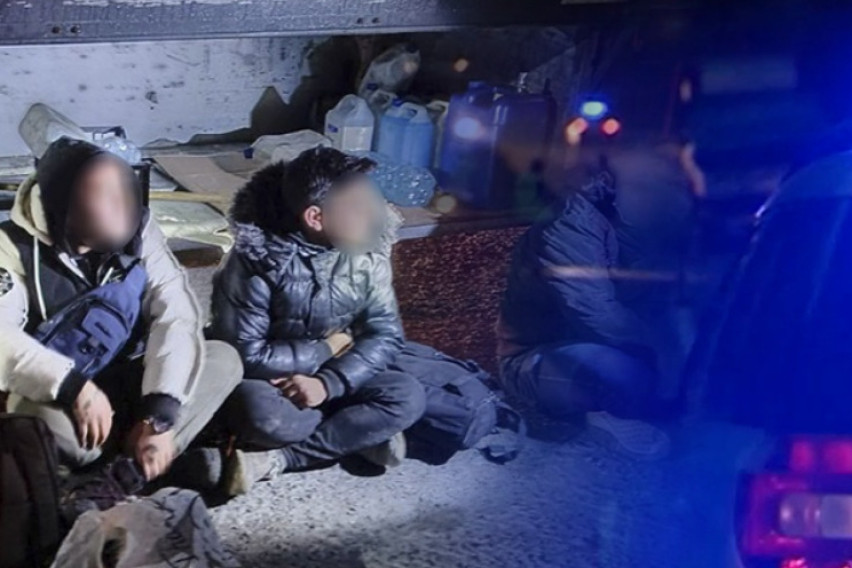 Уапсен Турчин, криумчар на мигранти: пронајдени три лица од Египет и три лица од Алжир