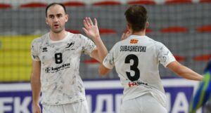 Бутел убедлив против Струга