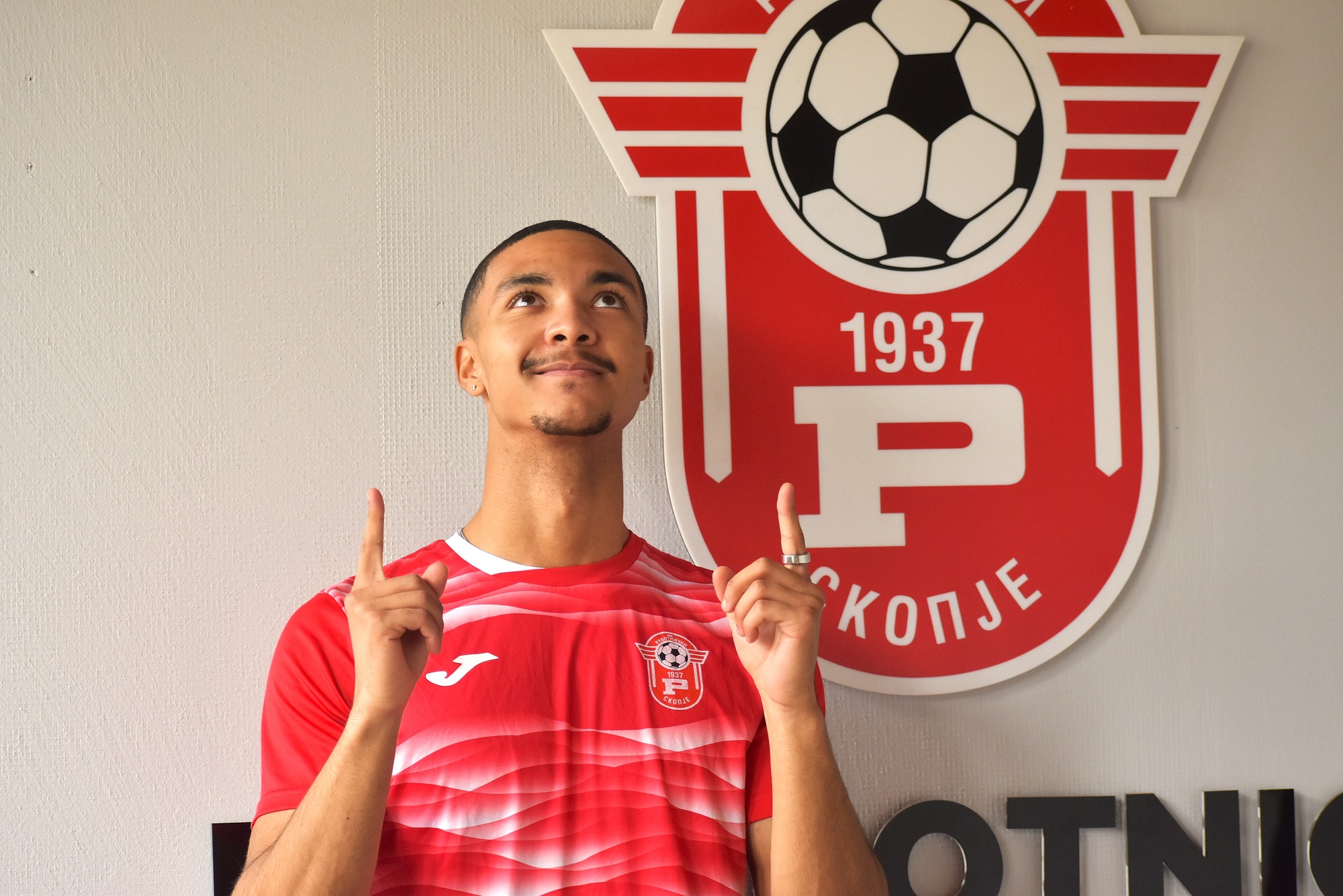 Работнички доведе млад шведски напаѓач што ја минал академијата на Феенорд