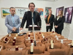 „Боите на Свети Трифун низ делата на ликовните уметници“, традиционална изложба во Музеј галерија – Кавадарци