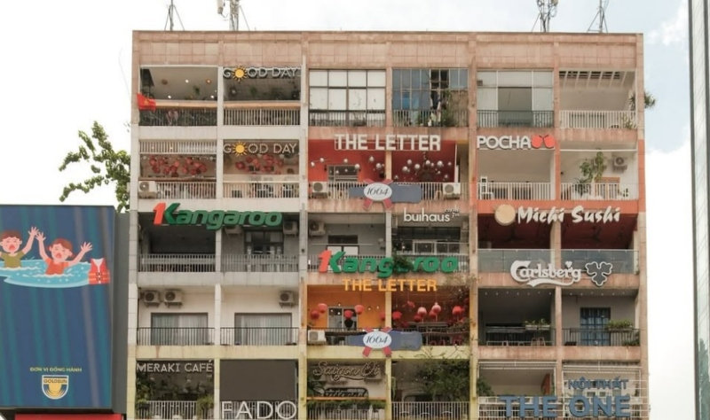 Како изгледа зградата каде што секој стан е кафуле